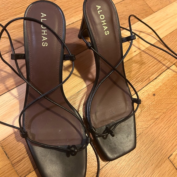 Alohas Black Strappy Heels - Picture 2 of 4